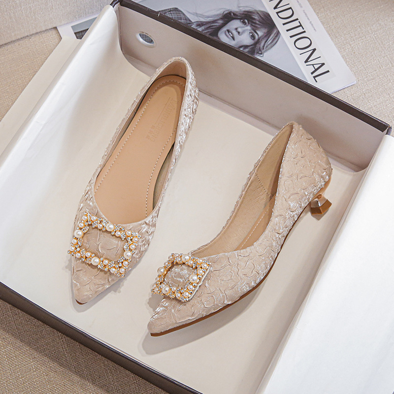 Ivory Textured Satin Pointed T - Ankle Strap Heels 评论和价格